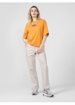 Damskie jeansy Outhorn OTHSS23TTROF176 - beżowe ze sklepu Sportstylestory.com w kategorii Jeansy damskie - zdjęcie 186715303