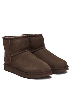 Śniegowce Ugg W Classic Mini II 1016222 Brązowy ze sklepu eobuwie.pl w kategorii Śniegowce damskie - zdjęcie 186718064