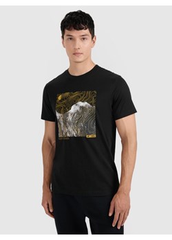 Męski t-shirt z nadrukiem 4F 4FWAW25TTSHM3122 - czarny ze sklepu Sportstylestory.com w kategorii T-shirty męskie - zdjęcie 186725820