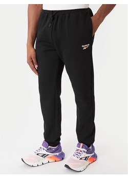 Reebok Spodnie dresowe Winchester Pant RK25146CCM Czarny Regular Fit ze sklepu MODIVO w kategorii Spodnie męskie - zdjęcie 186729464