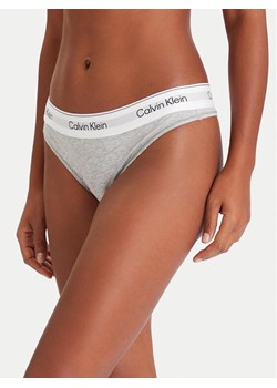 Calvin Klein Underwear Stringi LV00QF8518 Szary ze sklepu MODIVO w kategorii Majtki damskie - zdjęcie 186729470