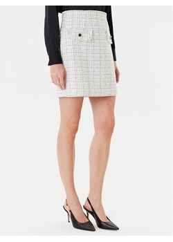 Guess Spódnica mini W5YD15 WHDB2 Biały Regular Fit ze sklepu MODIVO w kategorii Spódnice - zdjęcie 186729553
