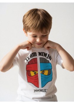 Sinsay - Koszulka Lego Ninjago - biały - id: 220FC-00X - marki Sinsay - 186744004 Sinsay - Koszulka Lego Ninjago - biały ze sklepu Sinsay w kategorii T-shirty chłopięce - zdjęcie 186744004