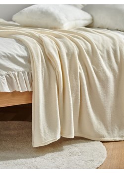 Sinsay - Koc - kremowy - id: 330BG-01X - marki Sinsay - 186744020 Sinsay - Koc - kremowy ze sklepu Sinsay w kategorii Koce i pledy - zdjęcie 186744020