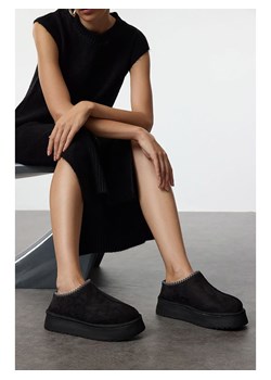 trendyol Botki w kolorze czarnym ze sklepu Limango Polska w kategorii Śniegowce damskie - zdjęcie 186747664