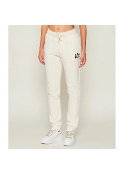 Armani Exchange Spodnie dresowe | Regular Fit ze sklepu Gomez Fashion Store w kategorii Spodnie damskie - zdjęcie 186750891