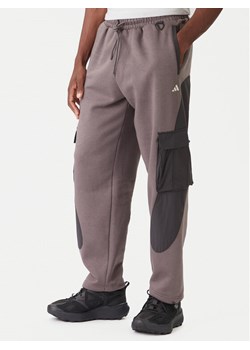 adidas Spodnie dresowe JV8022 Brązowy Regular Fit ze sklepu MODIVO w kategorii Spodnie męskie - zdjęcie 186762800