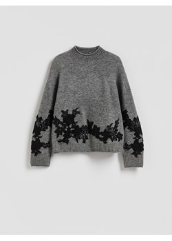 Reserved - Sweter z ozdobną aplikacją - szary ze sklepu Reserved w kategorii Swetry damskie - zdjęcie 186779741