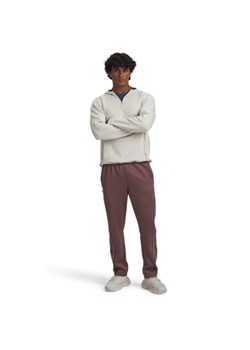 Męskie spodnie do biegania Under Armour Halo Running Pants - brązowe ze sklepu Sportstylestory.com w kategorii Spodnie męskie - zdjęcie 186786160