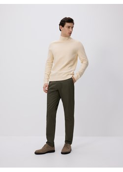 Reserved - Bawełniane spodnie chino slim - ciemnozielony ze sklepu Reserved w kategorii Spodnie męskie - zdjęcie 186787872