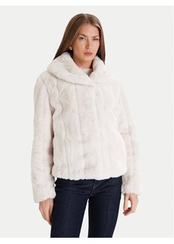 Guess Futro W0BL0N WDCH0 Écru Regular Fit ze sklepu MODIVO w kategorii Futra damskie - zdjęcie 186795372