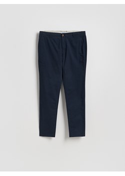 Reserved - Spodnie chino slim fit - granatowy ze sklepu Reserved w kategorii Spodnie męskie - zdjęcie 186797703