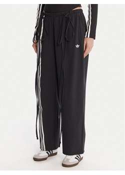 adidas Spodnie dresowe Ribbon Parachute JV9727 Czarny Loose Fit ze sklepu MODIVO w kategorii Spodnie damskie - zdjęcie 186806291