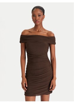 Guess Sukienka koktajlowa W5YK21 KCZC2 Brązowy Slim Fit ze sklepu MODIVO w kategorii Sukienki - zdjęcie 186811092