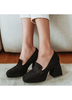 Czarne zamszowe czółenka damskie na słupku Vinceza 20186 ze sklepu suzana.pl w kategorii Półbuty damskie - zdjęcie 186815434