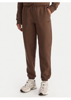 Reebok Spodnie dresowe Reebok X Ewa Chodakowska Evren RK25308CCW Brązowy Regular Fit ze sklepu MODIVO w kategorii Spodnie damskie - zdjęcie 186818261