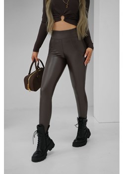 legginsy ocieplane ekoskóra push up mielczarkowski polski produkt leginsy - brązowe ze sklepu STYLOWO w kategorii Spodnie damskie - zdjęcie 186824762