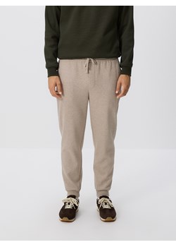 Reserved - Spodnie dresowe regular fit - beżowy ze sklepu Reserved w kategorii Spodnie męskie - zdjęcie 187042082