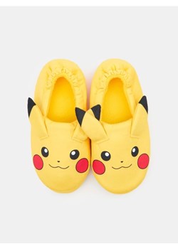 Sinsay - Kapcie z elementami 3D Pokémon - żółty - id: 9587P-11X - marki Sinsay - 187190250 Sinsay - Kapcie z elementami 3D Pokémon - żółty ze sklepu Sinsay w kategorii Kapcie dziecięce - zdjęcie 187190250
