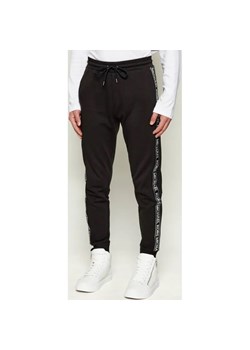 Michael Kors Spodnie dresowe | Slim Fit - id: MK255M000017001 - marki Michael Kors - 187192870 Michael Kors Spodnie dresowe | Slim Fit ze sklepu Gomez Fashion Store w kategorii Spodnie męskie - zdjęcie 187192870