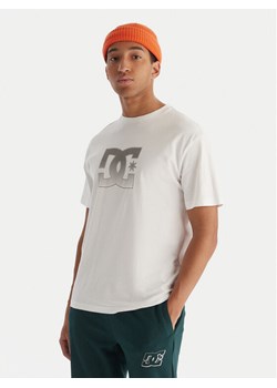 DC Shoes T-Shirt EDYZT04346 WBB0 Biały Regular Fit ze sklepu MODIVO w kategorii T-shirty męskie - zdjęcie 187203991