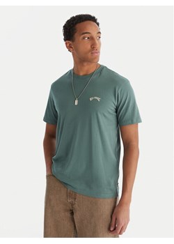 Billabong T-Shirt Arch Crew SS EBYKT00100 Zielony Regular Fit ze sklepu MODIVO w kategorii T-shirty męskie - zdjęcie 187204020