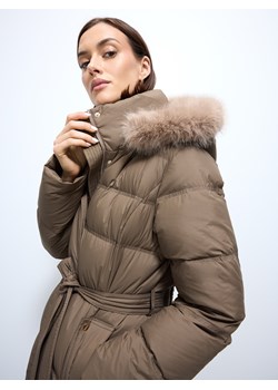 Mohito - Pikowany płaszcz z naturalnym puchem - beżowy ze sklepu Mohito w kategorii Płaszcze damskie - zdjęcie 187207393