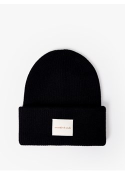 Mohito - Czapka beanie - czarny - id: 957HI-99X - marki Mohito - 187207741 Mohito - Czapka beanie - czarny ze sklepu Mohito w kategorii Czapki zimowe damskie - zdjęcie 187207741