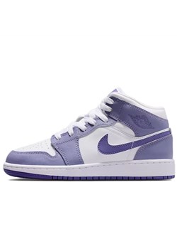 Buty młodzieżowe Nike Air Jordan 1 Mid DQ8423-500 - biało-fioletowe - id: 3241338 - marki Jordan - 187210673 Buty młodzieżowe Nike Air Jordan 1 Mid DQ8423-500 - biało-fioletowe ze sklepu streetstyle24.pl w kategorii Buty sportowe dziecięce - zdjęcie 187210673