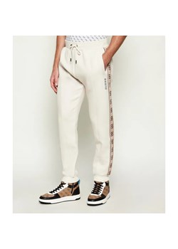 GUESS ACTIVE Spodnie dresowe Mickey | Regular Fit - id: GV245M000018AB4 - marki Guess - 187212542 GUESS ACTIVE Spodnie dresowe Mickey | Regular Fit ze sklepu Gomez Fashion Store w kategorii Spodnie męskie - zdjęcie 187212542