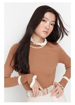 trendyol Sweter w kolorze jasnobrązowo-kremowym ze sklepu Limango Polska w kategorii Swetry damskie - zdjęcie 187212772