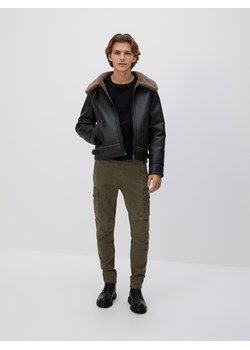 Reserved - Spodnie cargo slim fit - ciemnozielony ze sklepu Reserved w kategorii Spodnie męskie - zdjęcie 187216943
