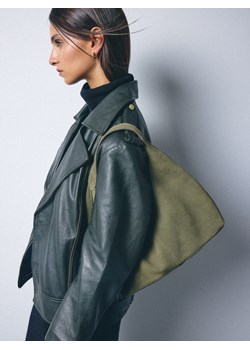 Mohito - Zamszowa torebka - oliwkowy - id: 933GD-91X - marki Mohito - 187218993 Mohito - Zamszowa torebka - oliwkowy ze sklepu Mohito w kategorii Torby Shopper bag - zdjęcie 187218993