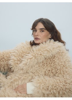 Reserved - Kurtka ze sztucznego futerka - kremowy - id: 472IK-12X - marki Reserved - 187219324 Reserved - Kurtka ze sztucznego futerka - kremowy ze sklepu Reserved w kategorii Futra damskie - zdjęcie 187219324
