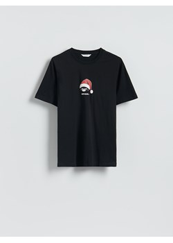 Reserved - T-shirt regular ze świątecznym nadrukiem - czarny - id: 454EX-99X - marki Reserved - 187240753 Reserved - T-shirt regular ze świątecznym nadrukiem - czarny ze sklepu Reserved w kategorii T-shirty męskie - zdjęcie 187240753