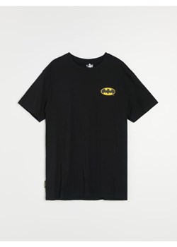 Sinsay - Bawełniana koszulka z nadrukiem Batman - czarny - id: 896GP-99X - marki Sinsay - 187241523 Sinsay - Bawełniana koszulka z nadrukiem Batman - czarny ze sklepu Sinsay w kategorii T-shirty męskie - zdjęcie 187241523
