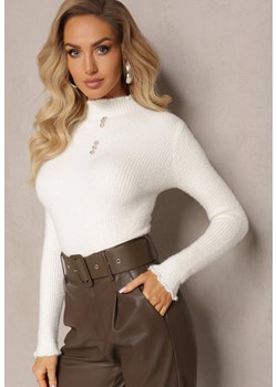 Biały Futerkowy Sweter z Wełny z Półgolfem i Ozdobnymi Guzikami Zekluna - id: HS3081-71-WHITE - marki Renee - 187242254 Biały Futerkowy Sweter z Wełny z Półgolfem i Ozdobnymi Guzikami Zekluna ze sklepu renee.pl w kategorii Swetry damskie - zdjęcie 187242254