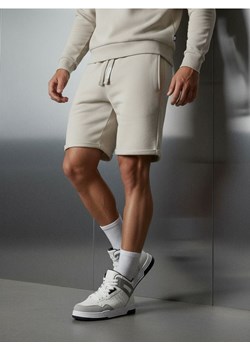 Sinsay - Szorty slim fit - beżowy - id: 5153O-08X - marki Sinsay - 187246160 Sinsay - Szorty slim fit - beżowy ze sklepu Sinsay w kategorii Spodenki męskie - zdjęcie 187246160