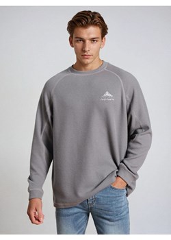 Sinsay - Prążkowana bluza crewneck - szary ze sklepu Sinsay w kategorii Bluzy męskie - zdjęcie 187246263