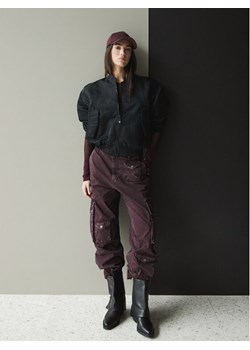 G-Star Raw Spodnie materiałowe Cargo 3D D27025-D388 Fioletowy Boyfriend Fit - id: 0000305709363 - marki G-Star Raw - 187249502 G-Star Raw Spodnie materiałowe Cargo 3D D27025-D388 Fioletowy Boyfriend Fit ze sklepu MODIVO w kategorii Spodnie damskie - zdjęcie 187249502