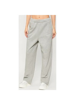 Calvin Klein Performance Spodnie dresowe | Loose fit - id: CP255W000002038 - marki Calvin Klein - 187255510 Calvin Klein Performance Spodnie dresowe | Loose fit ze sklepu Gomez Fashion Store w kategorii Spodnie damskie - zdjęcie 187255510