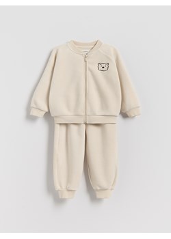 Reserved - Polarowy komplet - złamana biel - id: 065FO-01X - marki Reserved - 187257413 Reserved - Polarowy komplet - złamana biel ze sklepu Reserved w kategorii Komplety chłopięce - zdjęcie 187257413
