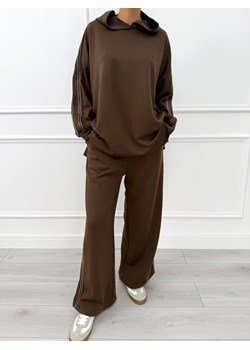 Czekoladowy Wiskozowy Komplet z Lampasem - id: 23070122 - marki Modnakiecka.pl - 187260031 Czekoladowy Wiskozowy Komplet z Lampasem ze sklepu ModnaKiecka.pl w kategorii Komplety i garnitury damskie - zdjęcie 187260031