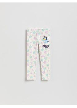 Reserved - Bawełniane legginsy Bluey - złamana biel - id: 508GX-01X - marki Reserved - 187264764 Reserved - Bawełniane legginsy Bluey - złamana biel ze sklepu Reserved w kategorii Spodnie dziewczęce - zdjęcie 187264764