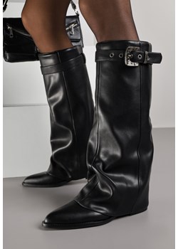 Czarne Kozaki z Noskiem w Szpic i Cholewką Imitującą Nogawkę z Klamrą Tusemira ze sklepu born2be.pl w kategorii Kozaki damskie - zdjęcie 187264953