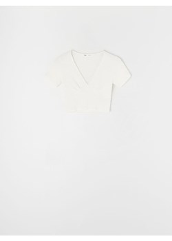 Sinsay - Crop top z ozdobnymi marszczeniami - kremowy - id: 0587T-01X - marki Sinsay - 187266260 Sinsay - Crop top z ozdobnymi marszczeniami - kremowy ze sklepu Sinsay w kategorii Bluzki damskie - zdjęcie 187266260