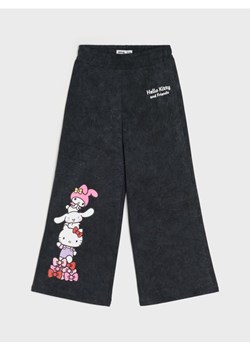 Sinsay - Spodnie dresowe wide leg Hello Kitty - czarny - id: 357HS-99X - marki Sinsay - 187266313 Sinsay - Spodnie dresowe wide leg Hello Kitty - czarny ze sklepu Sinsay w kategorii Spodnie chłopięce - zdjęcie 187266313