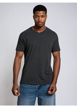 Sinsay - Koszulka basic z dekoltem w serek - szary - id: 537EY-90M - marki Sinsay - 187266361 Sinsay - Koszulka basic z dekoltem w serek - szary ze sklepu Sinsay w kategorii T-shirty męskie - zdjęcie 187266361