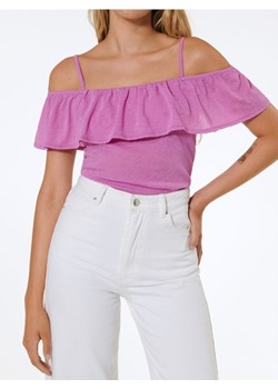 Sinsay - Top na ramiączkach z falbaną przy dekolcie - różowy - id: 9011J-40X - marki Sinsay - 187266534 Sinsay - Top na ramiączkach z falbaną przy dekolcie - różowy ze sklepu Sinsay w kategorii Bluzki damskie - zdjęcie 187266534