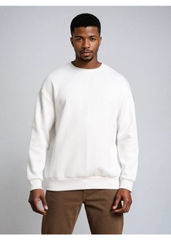 Sinsay - Prążkowana bluza crewneck - kremowy - id: 963EU-01X - marki Sinsay - 187266553 Sinsay - Prążkowana bluza crewneck - kremowy ze sklepu Sinsay w kategorii Bluzy męskie - zdjęcie 187266553